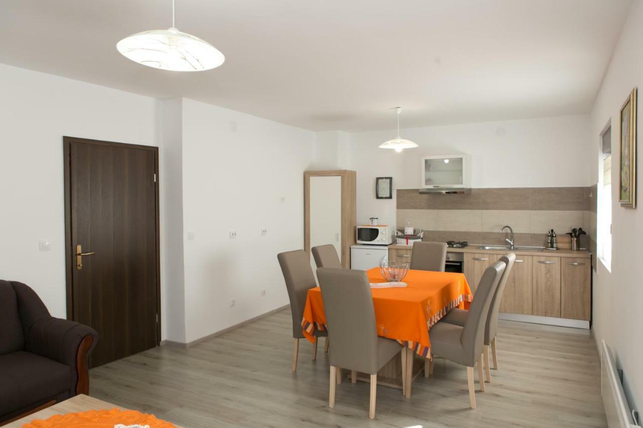 Apartman Lori Otočac Buitenkant foto