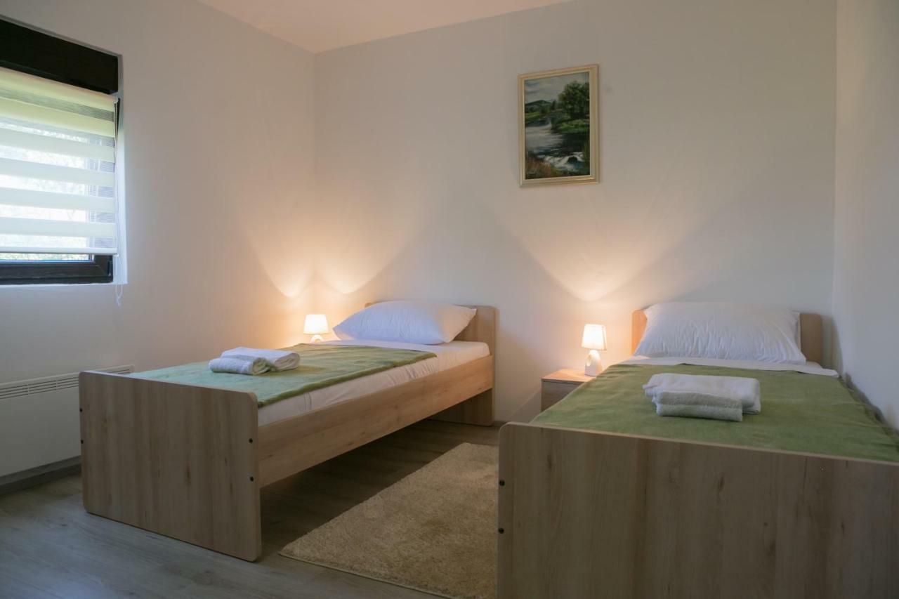 Apartman Lori Otočac Buitenkant foto