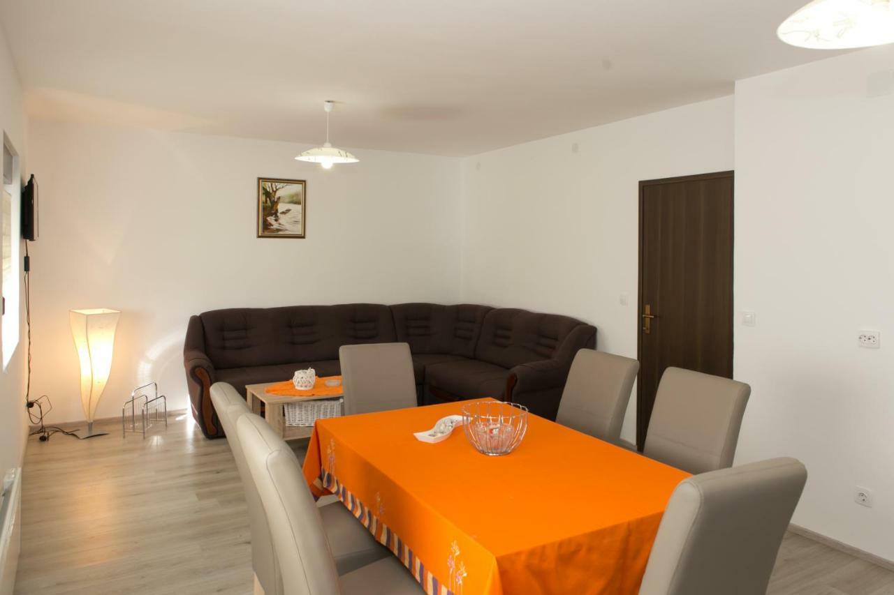 Apartman Lori Otočac Buitenkant foto