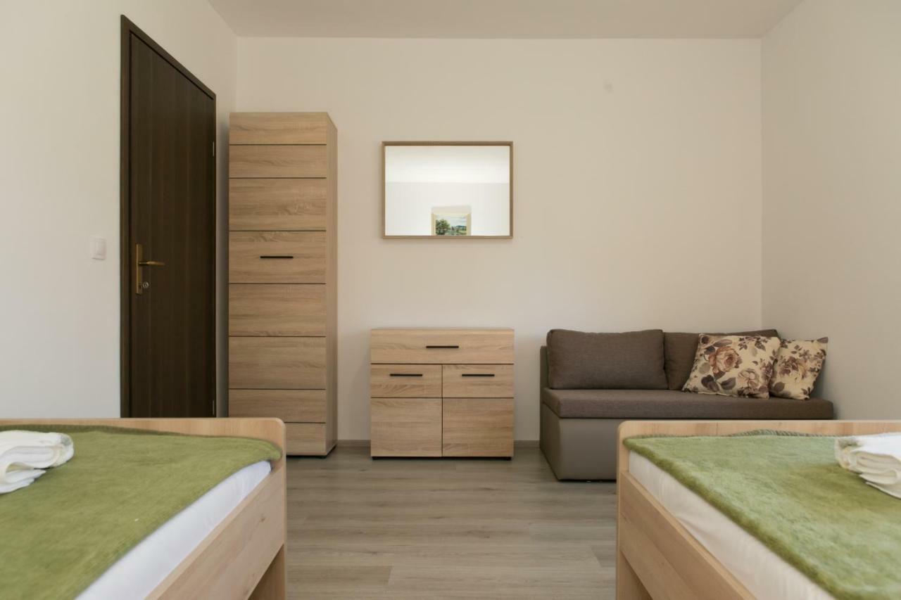 Apartman Lori Otočac Buitenkant foto