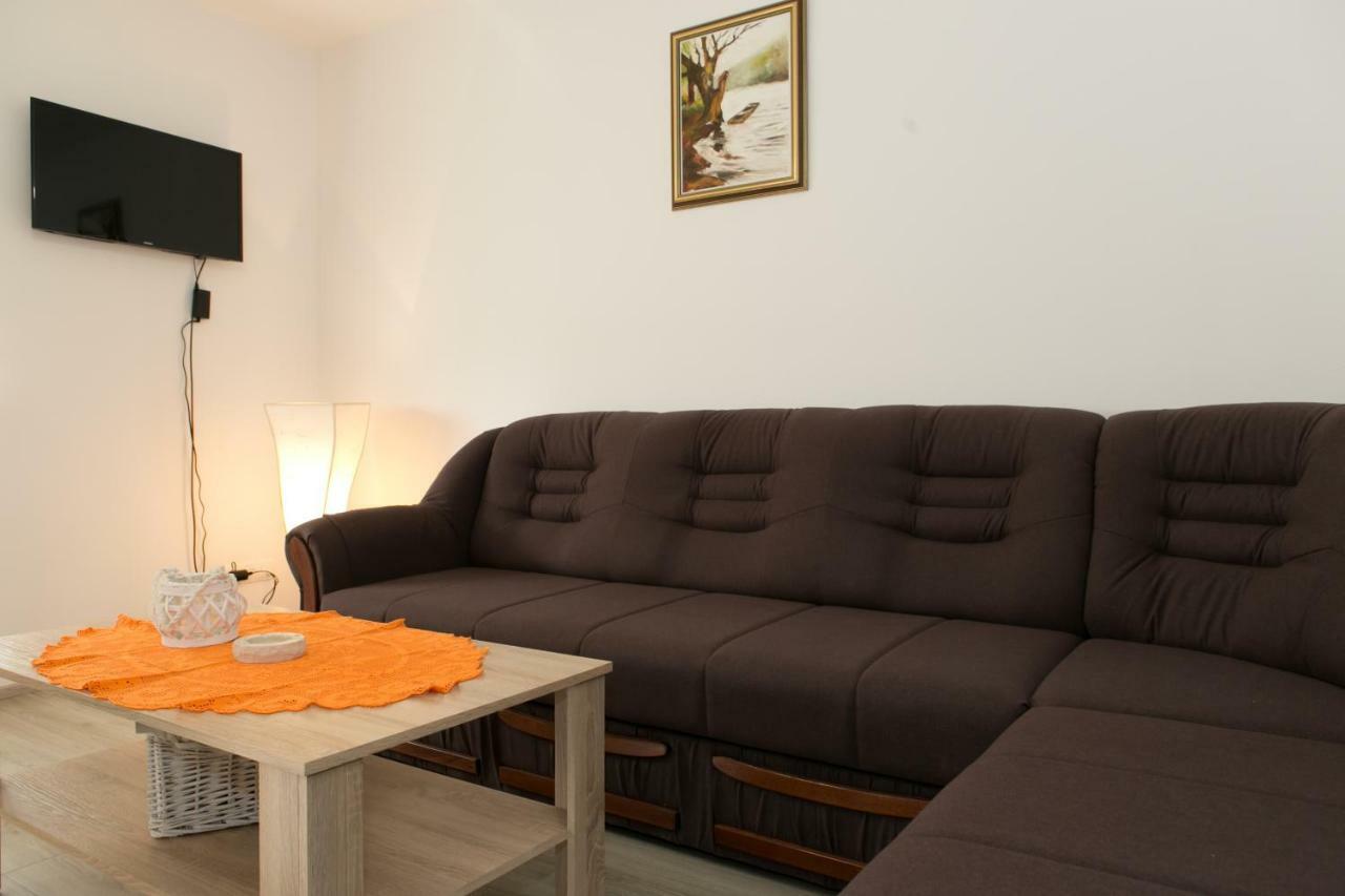 Apartman Lori Otočac Buitenkant foto
