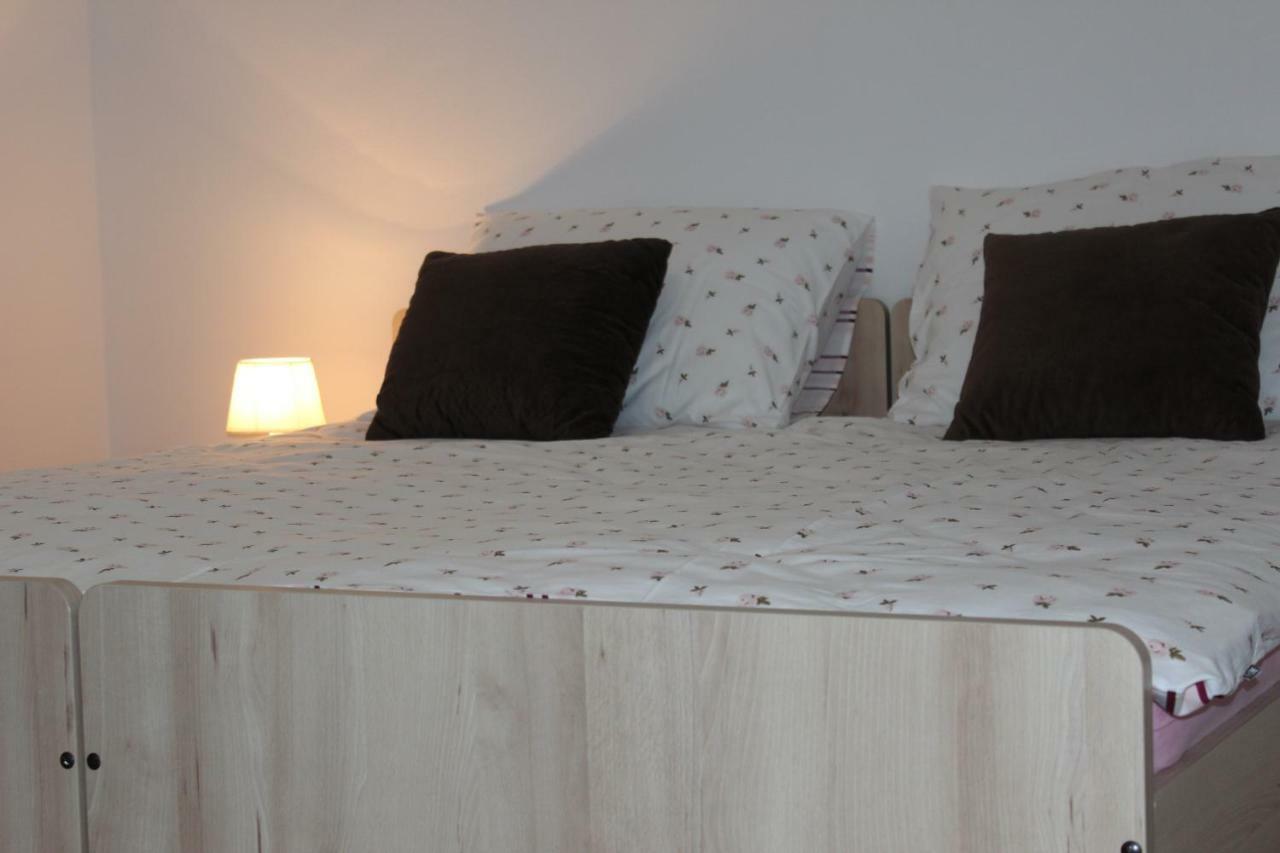 Apartman Lori Otočac Buitenkant foto