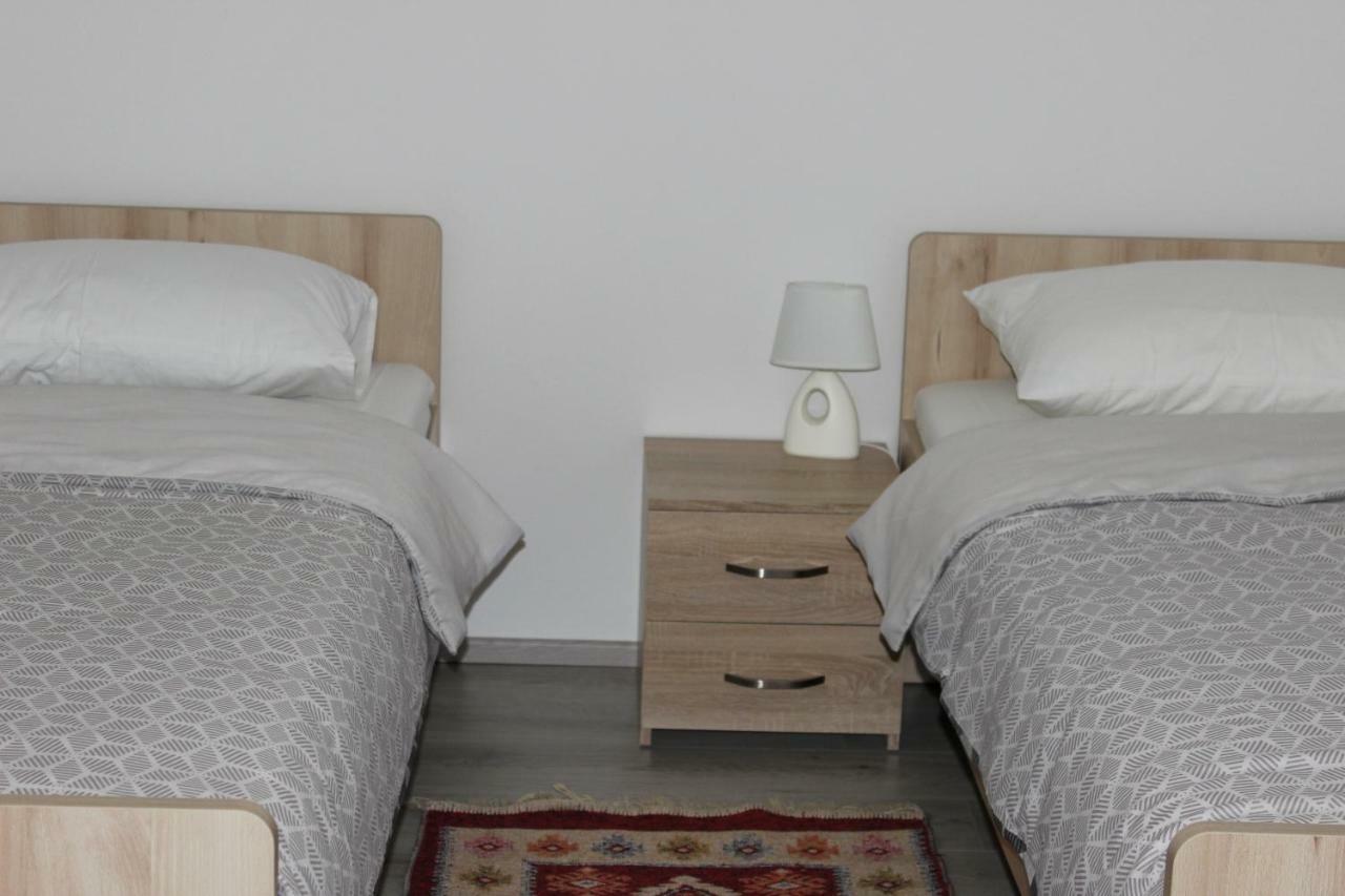 Apartman Lori Otočac Buitenkant foto